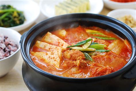 묵은지 김치찜, 그리고 시간을 넘나드는 맛의 여정